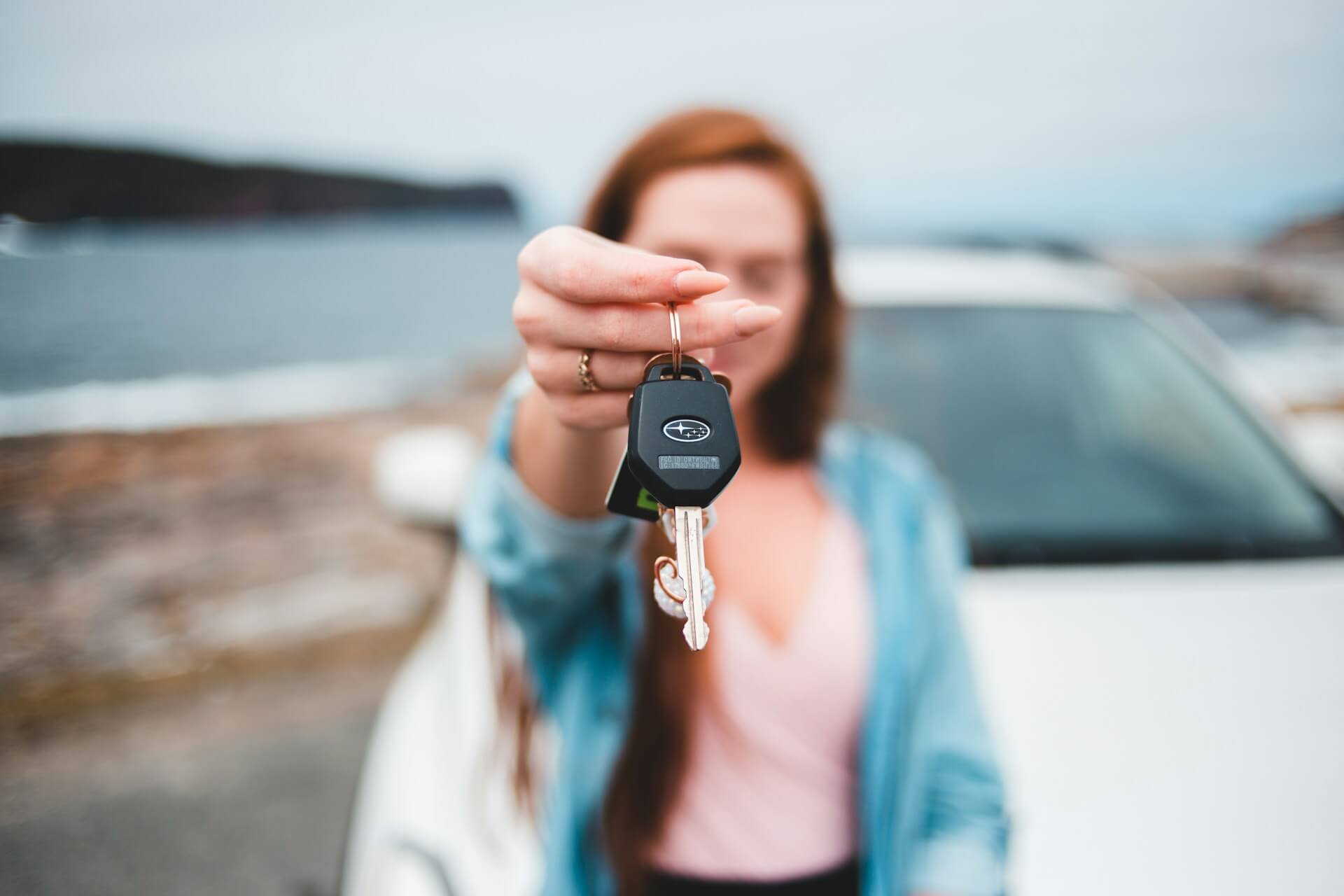 (5) car-buying-process-handover-keys